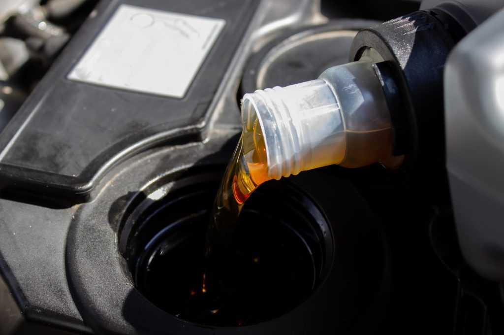 Refueling and pouring oil quality into the engine motor car Transmission and Maintenance Gear .